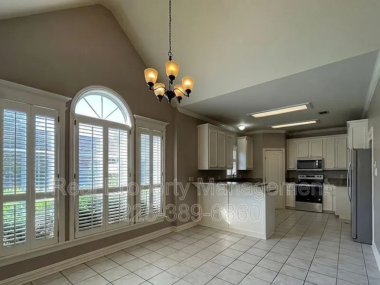 3938 Garden View Dr — Photo 6