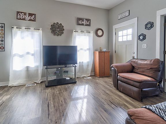 5th image of 615 N 10th Ave