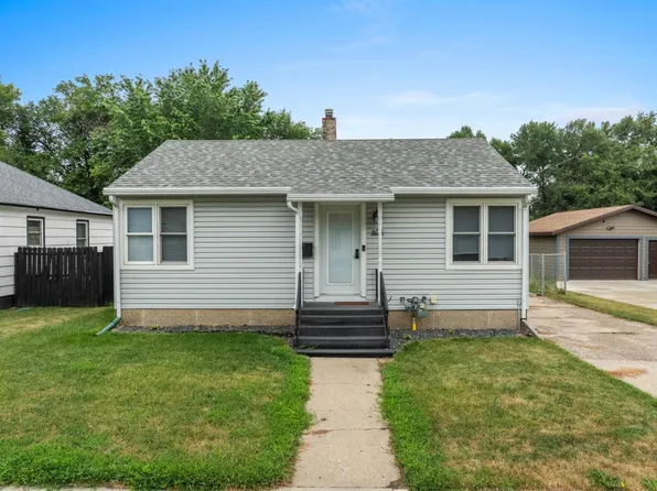 604 13th St NW, Minot, ND 58703