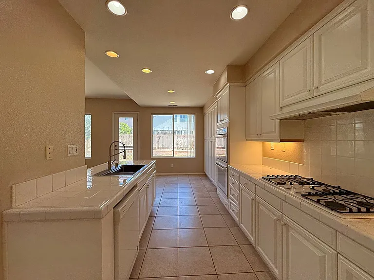 5254 Southhampton Cv — Photo 5