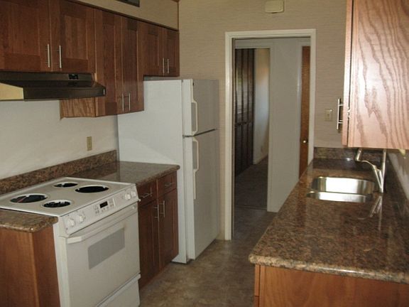 kitchen prior to new stainless appl.