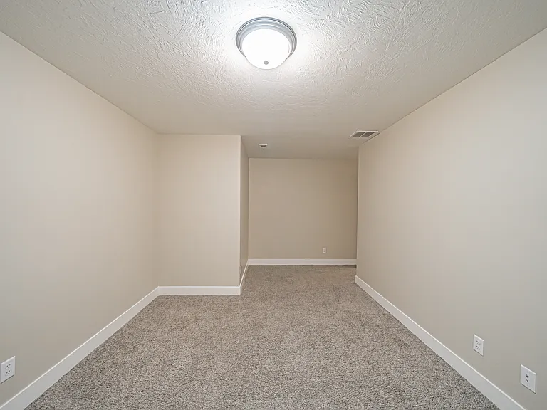 2896 Blackwood — Photo 35