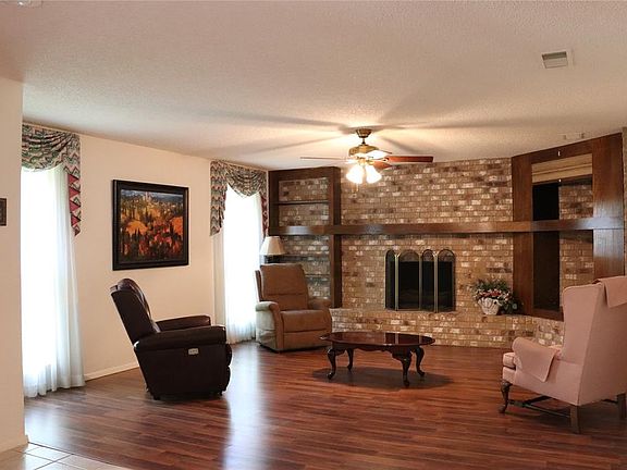 2nd image of 911 Ruswood Cir