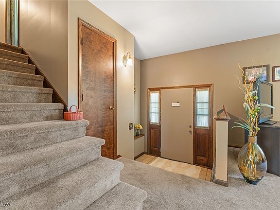 4th image of 471 Mather Hill Dr