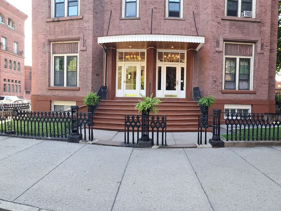 179 2nd St #2F
