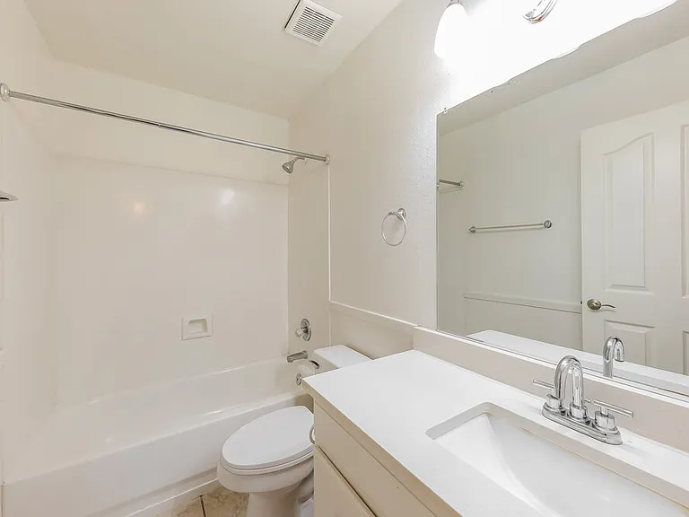 2709 N 122nd Ave — Photo 15