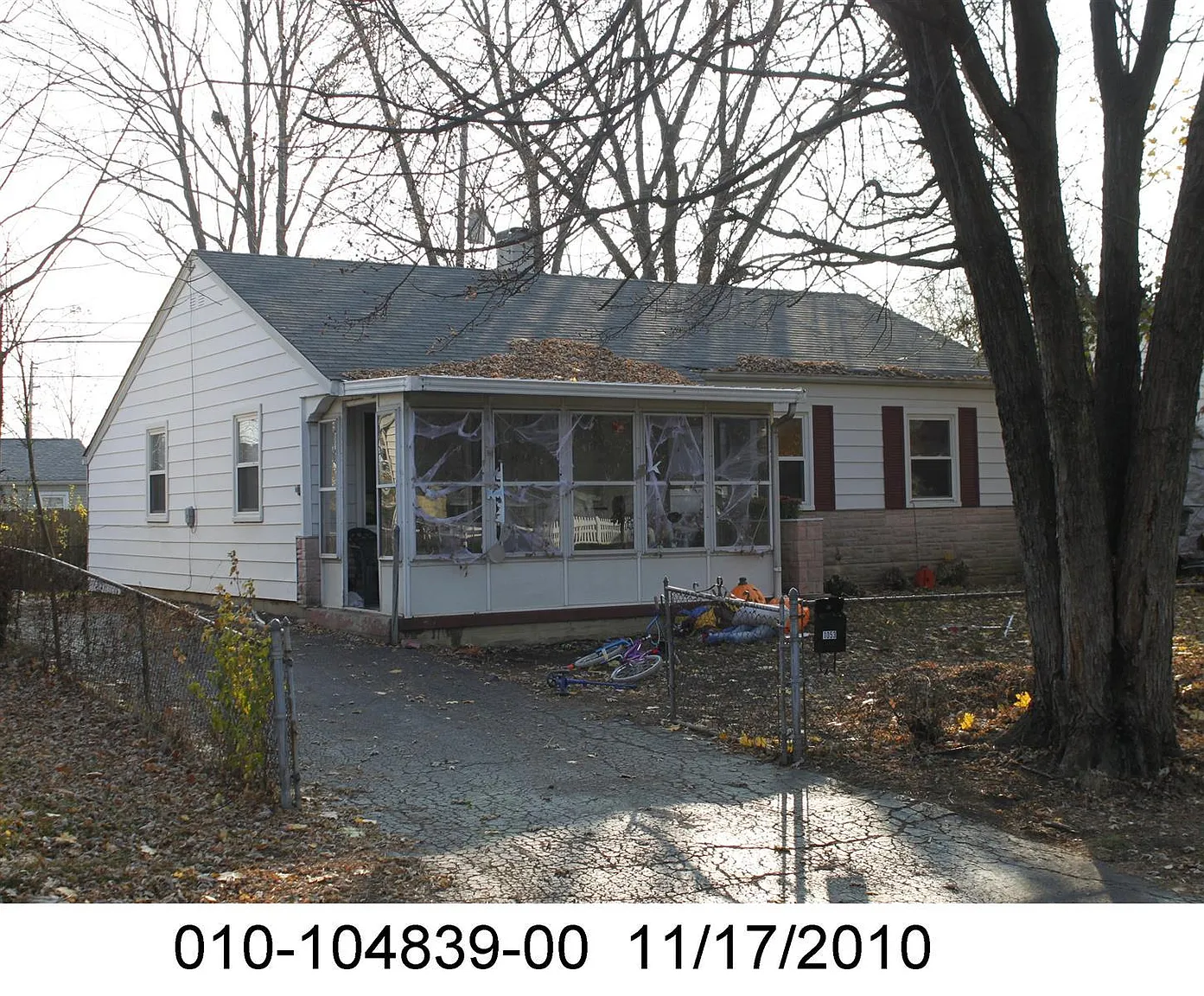 1053 Minerva Ave photo 1