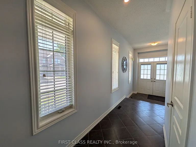 1140 Stuffles Cres — Photo 3