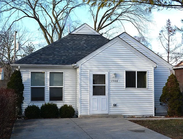 1508 Round Lake Dr photo 1