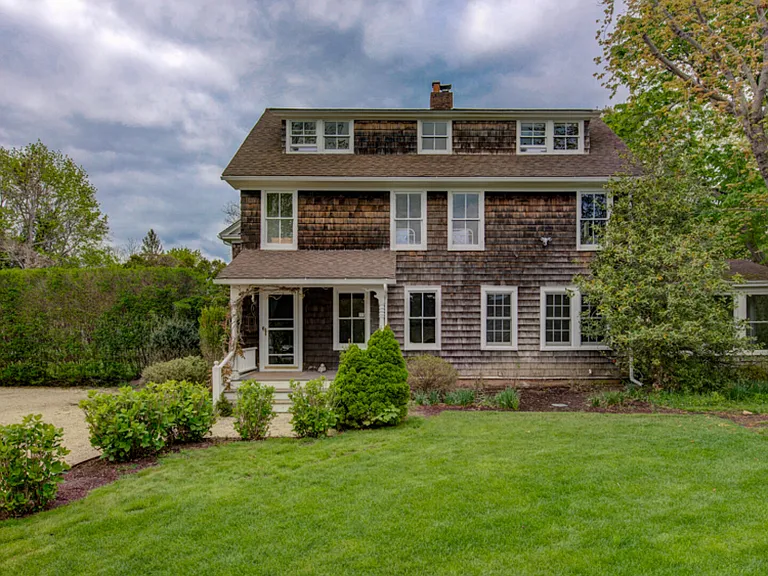 579 Hill St — Photo 38