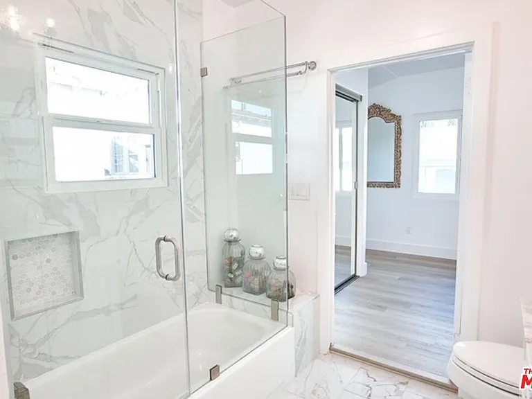1040 N Crescent Heights Blvd — Photo 6