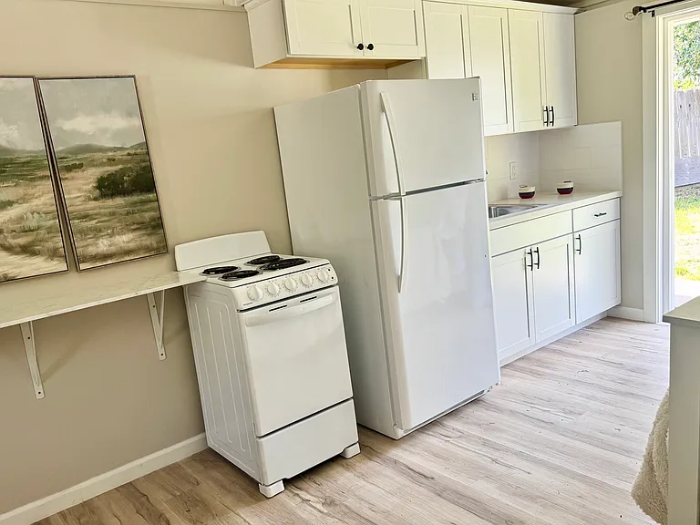 6015 N Alturas Ave #2 — Photo 2