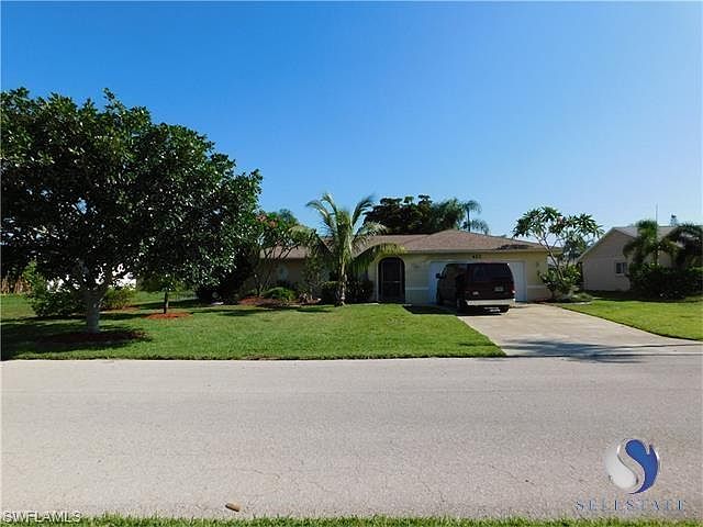 1st image of 423 SW 39th Ter