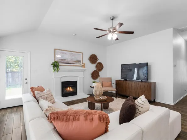 10149 Red Bluff Ln, Fort Worth, TX 76177