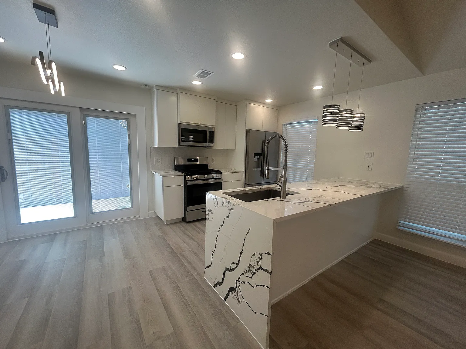 3 bed, 1100 sqft, $2,000 — Photo 3