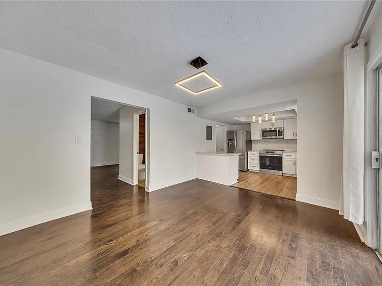 635 Anderson Walk — Photo 12