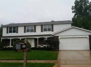 3351 River Falls Dr, Northbrook, IL