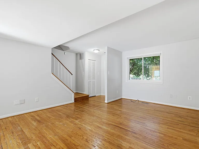 1204 Brethour Ct — Photo 4