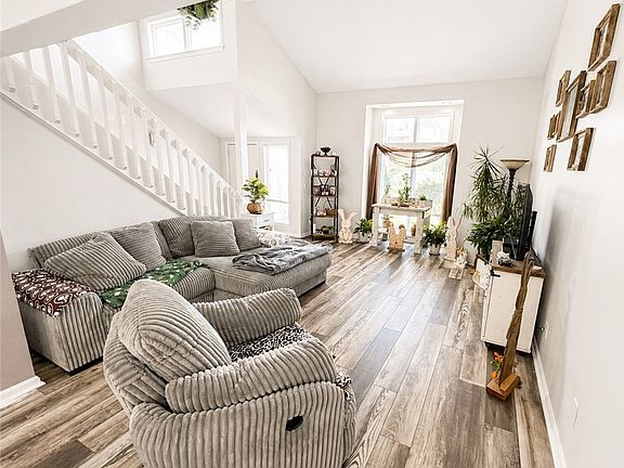 4th image of 72 Ruble Dr