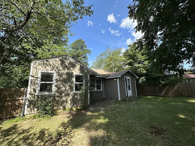 208 N Bowie St — Photo 19