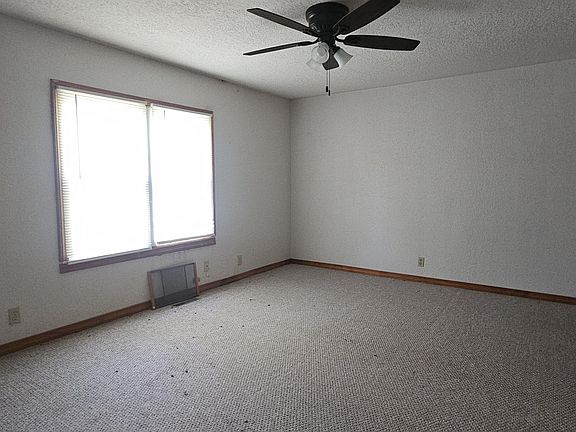 5th image of 405 Luyster Street