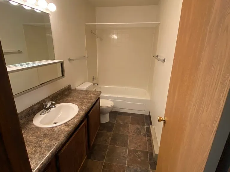 1502 E Gateway Cir S — Photo 7
