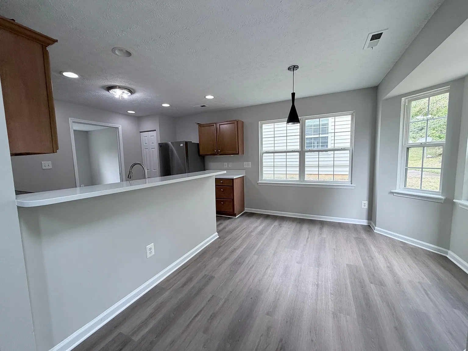 4 bed, 2096 sqft, $2,100 — Photo 4