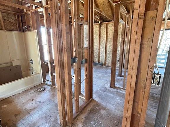 4th image of 10 Canterbury Ct