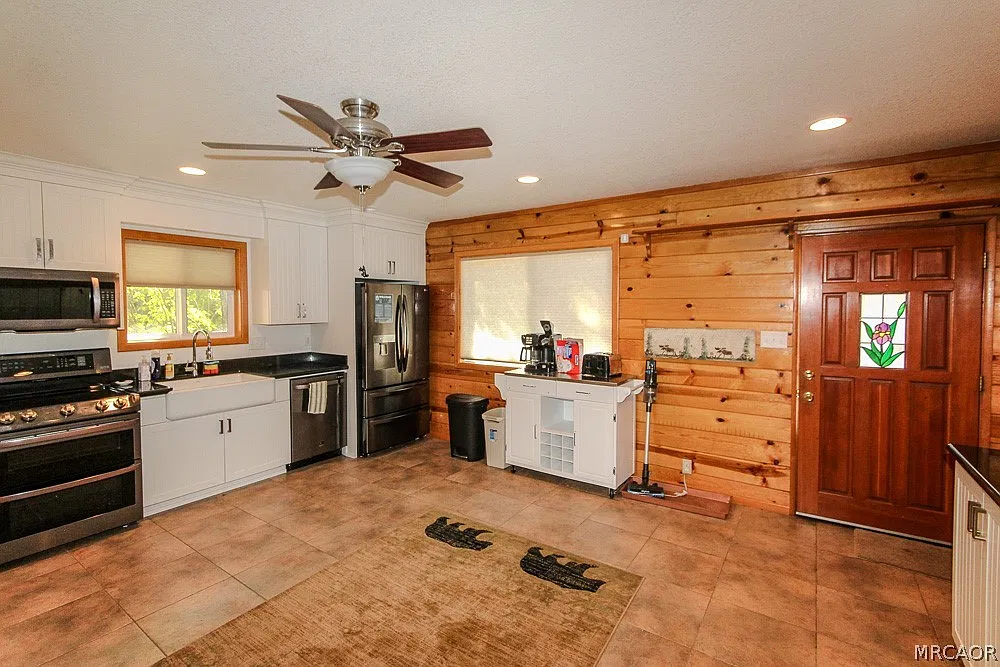 2 bed, 2.0 bath, 1332 sqft, $2,000 — Photo 3