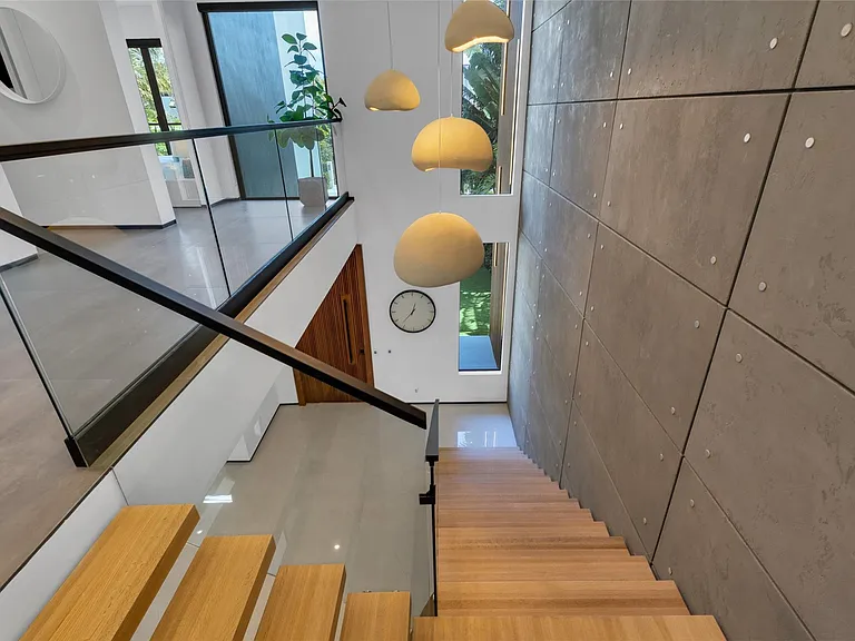 727 NE 17th Way — Photo 29