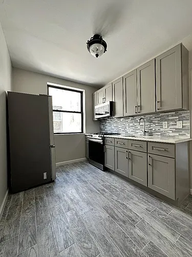 32-47 44th St #2B Photo 1
