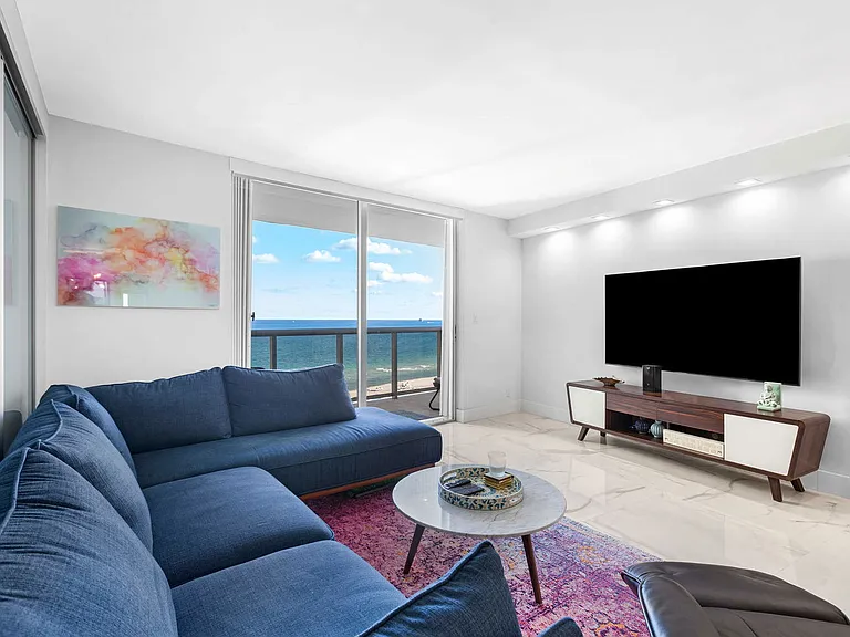 6039 Collins Ave #1527 — Photo 1