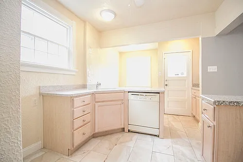 2423 Charlestown Ave — Photo 10