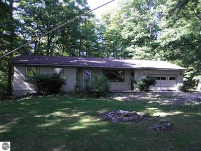 5175 E Kirt Rd, Lake Leelanau, MI, 49653