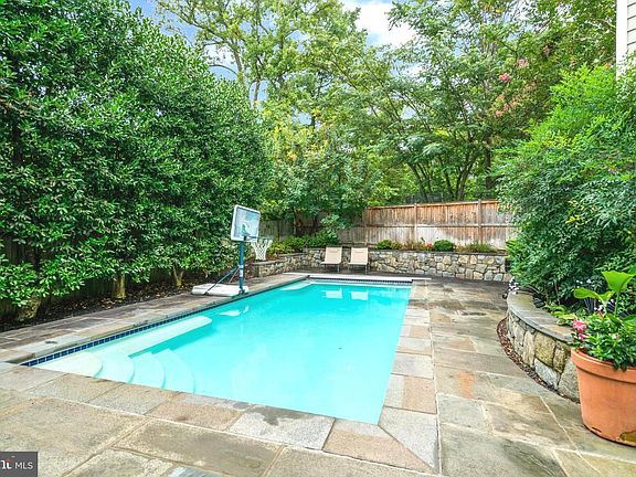 4th image of 1109 Trinity Dr #9