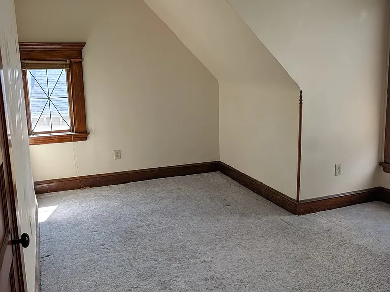 537 Whitney Ave #3 — Photo 2