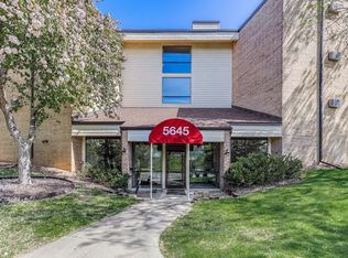 5645 Green Circle Dr APT 206, Minnetonka, MN 55343