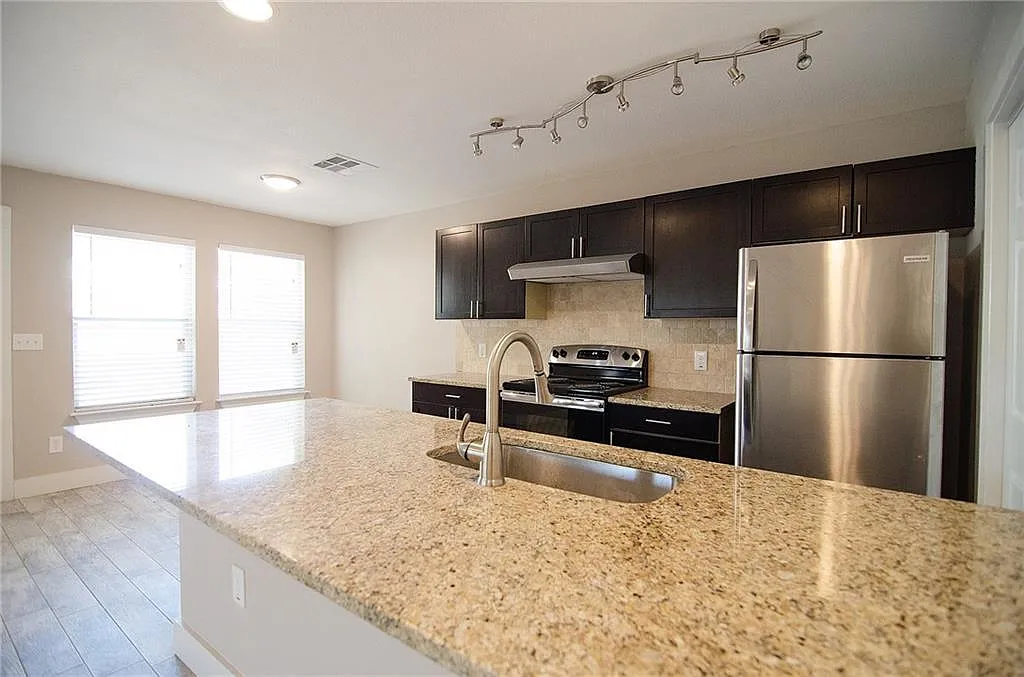 2 bed, 1.5 bath, 1020 sqft, $1,395 — Photo 1