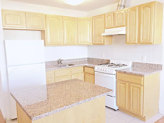 Rented by Bedford Realty USA Corp | media 1