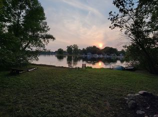 5269 Pointview Ct NE, Lowell, MI 49331