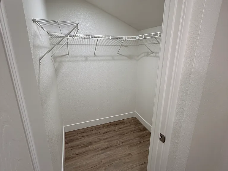 Walk in closet 2