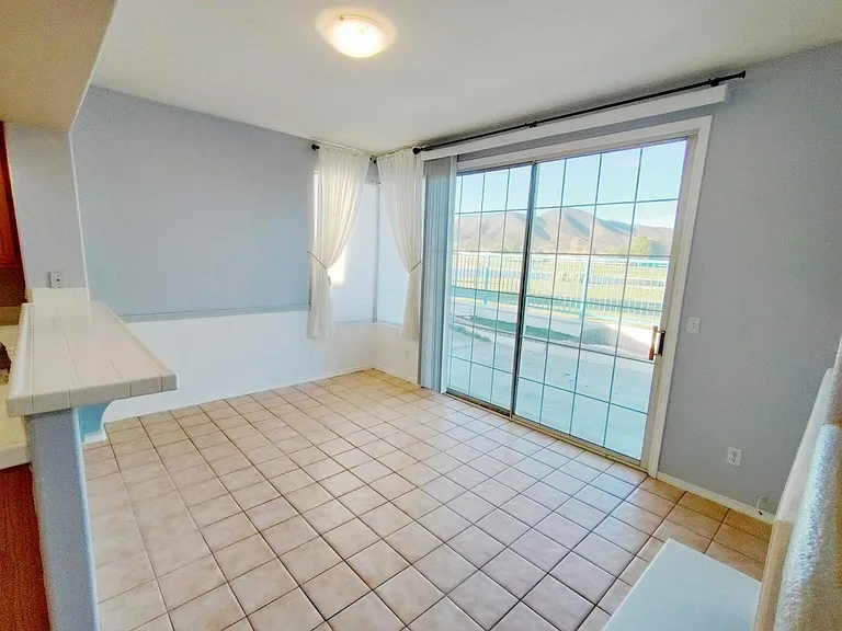 28414 Champions Dr — Photo 11