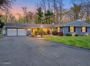 10 Wayne Court, Manalapan, NJ