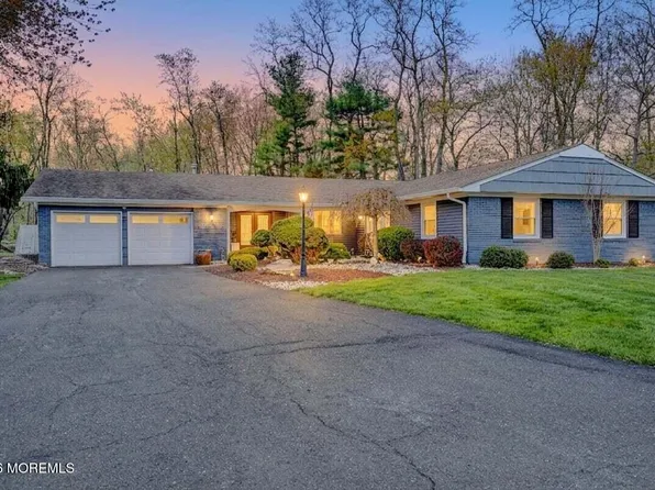 10 Wayne Court, Manalapan, NJ 07726