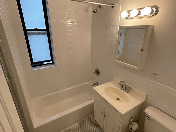 5th image of 35 Fort Washington Ave APT 2E