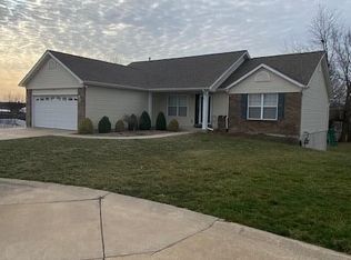 141 Granite Pointe Ln, Winfield, MO 63389