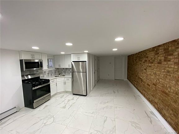 2nd image of 3558 Willett Ave Floor 2