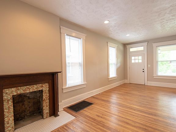 3rd image of 380 Stoddart Ave