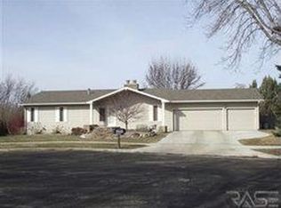 4413 S Hickory Hill Rd, Sioux Falls, SD 57103
