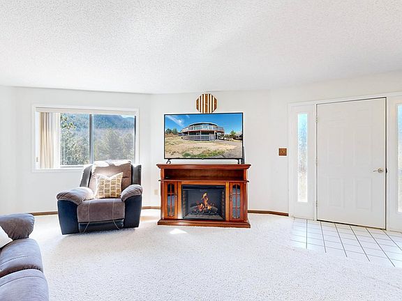 5th image of 2408 Longview Dr